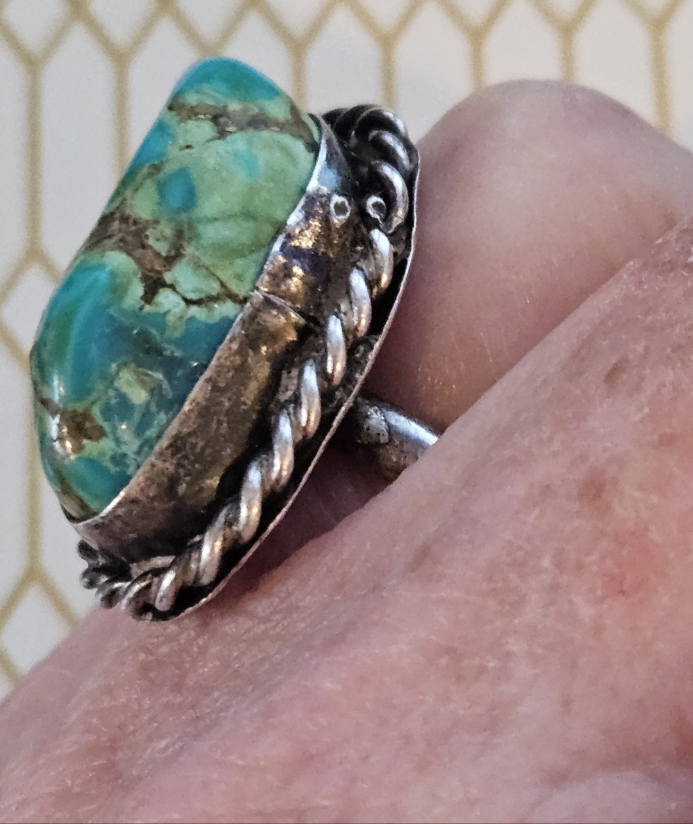Vintage Navajo Turquoise Sterling Silver Ring - Picture 2 of 6